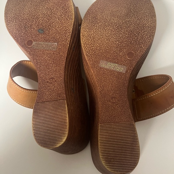 Italian shoemaker Mallory Tan Leather Strap Women's  Wedge Sandals comfy Sz 9.5 - Picture 4 of 4